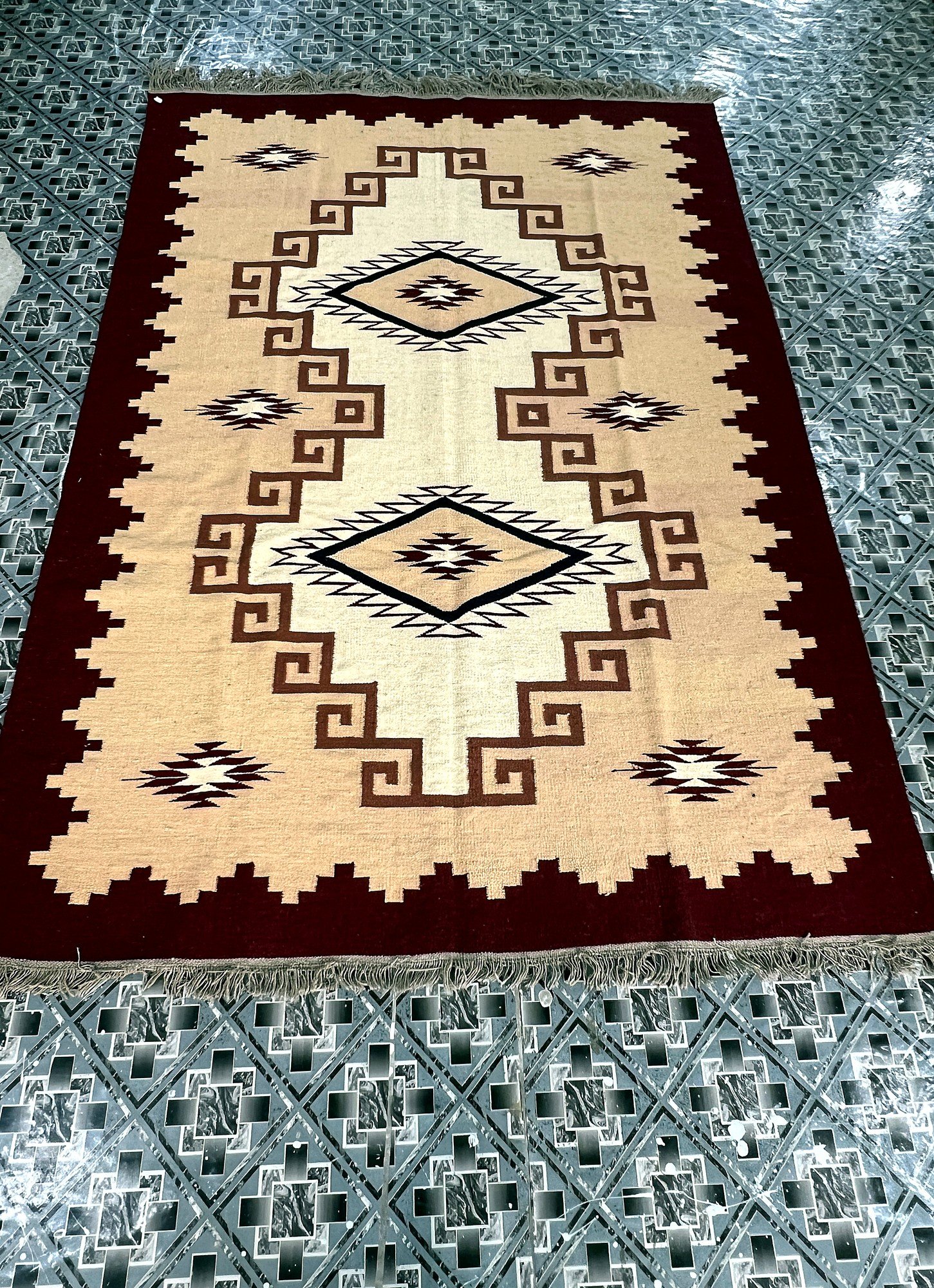 Angled full-length view of the handwoven ivory diamond medallion kilim rug with maroon border | The Rugs Curator — Pakistani Premium Rugs