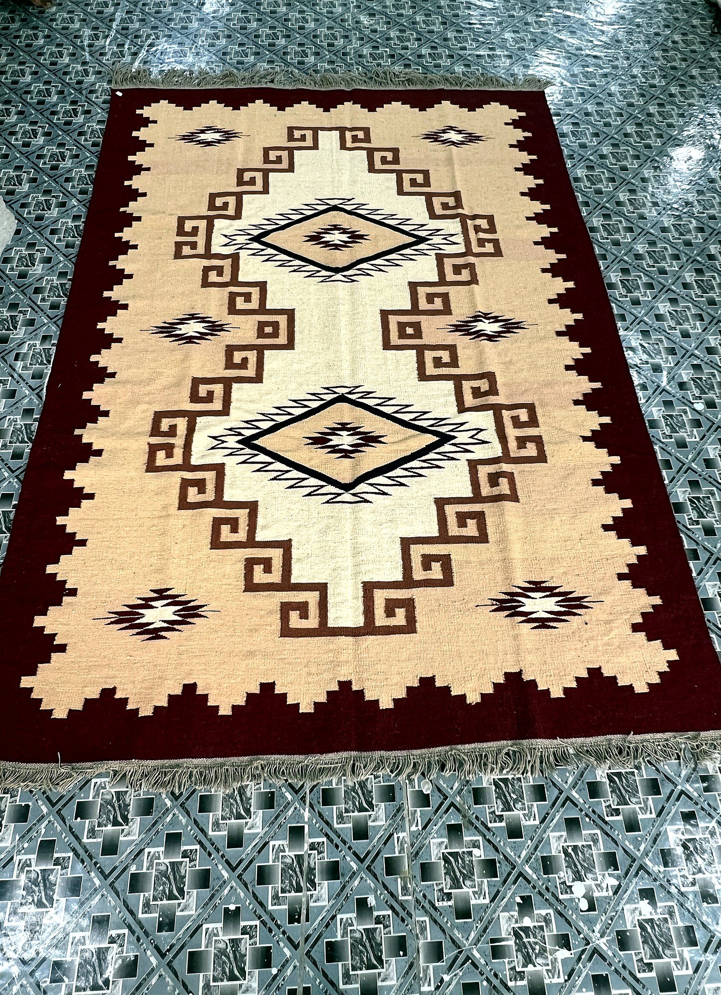 Handwoven ivory diamond medallion kilim rug with maroon border | The Rugs Curator — Pakistani Premium Rugs